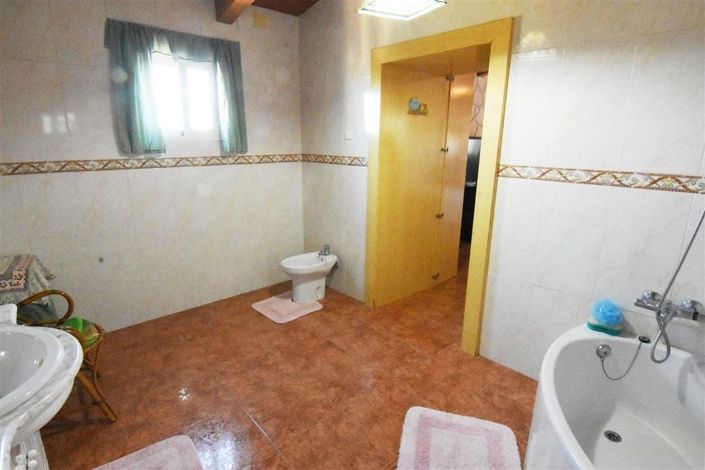 Image No.46-4 Bed Country House for sale