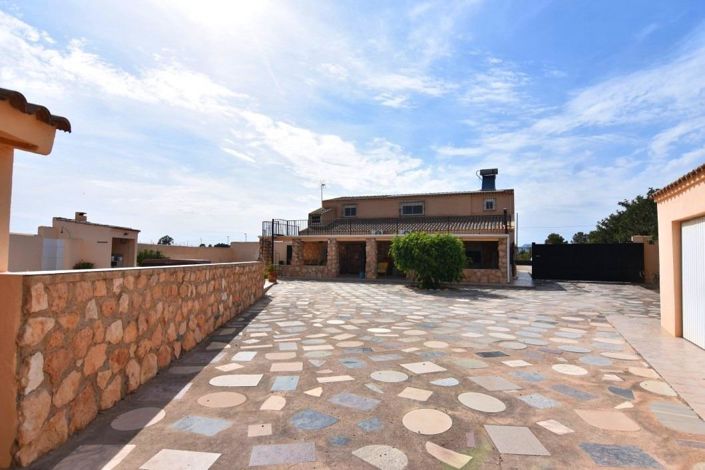 Image No.7-4 Bed Country House for sale