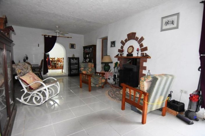 Image No.12-7 Bed Country House for sale