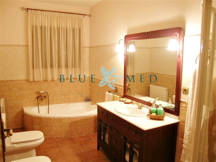 Image No.12-6 Bed Villa for sale