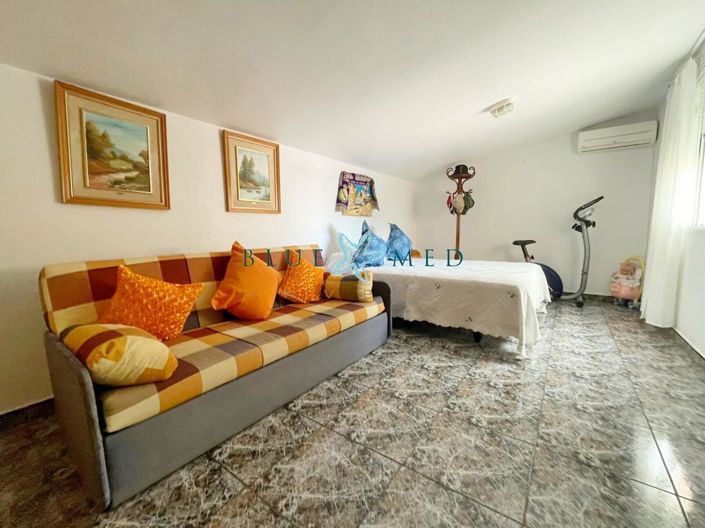 Image No.26-4 Bed Property for sale