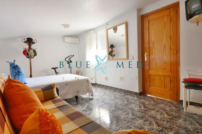 Image No.27-4 Bed Property for sale