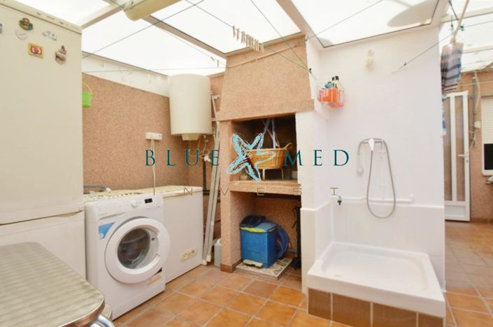 Image No.4-4 Bed Property for sale
