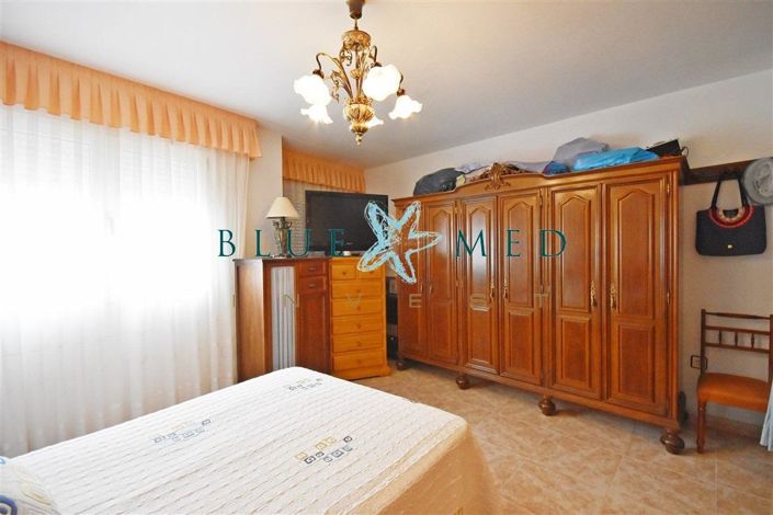 Image No.11-3 Bed Flat for sale