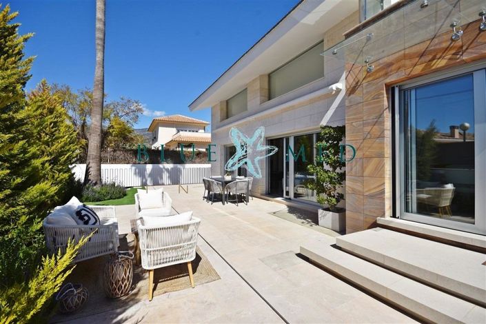 Image No.10-4 Bed Villa for sale