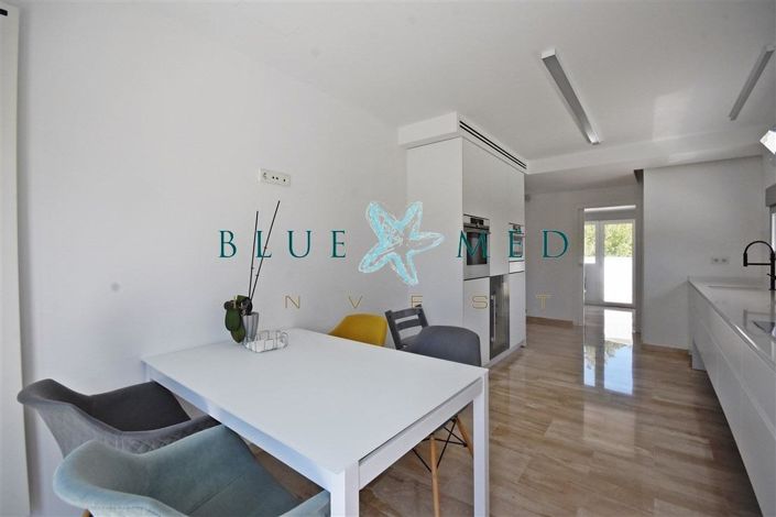 Image No.18-4 Bed Villa for sale
