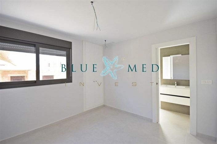 Image No.17-3 Bed Villa for sale