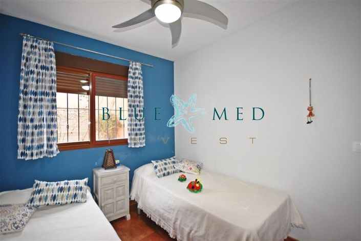 Image No.15-6 Bed Flat for sale