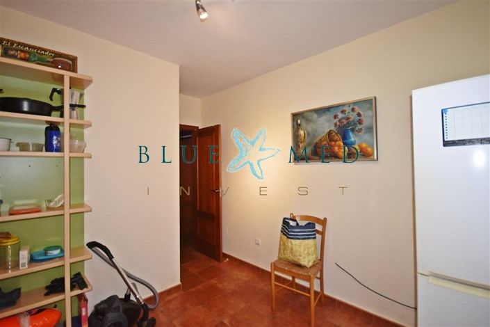 Image No.18-6 Bed Flat for sale