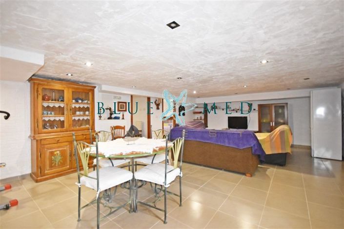 Image No.22-6 Bed Flat for sale