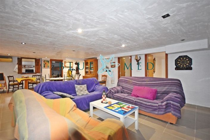 Image No.23-6 Bed Flat for sale