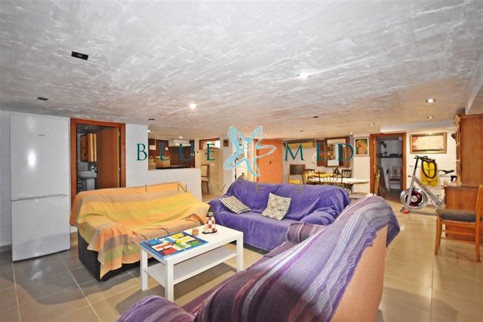 Image No.24-6 Bed Flat for sale