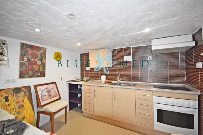 Image No.25-6 Bed Flat for sale