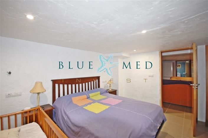 Image No.27-6 Bed Flat for sale