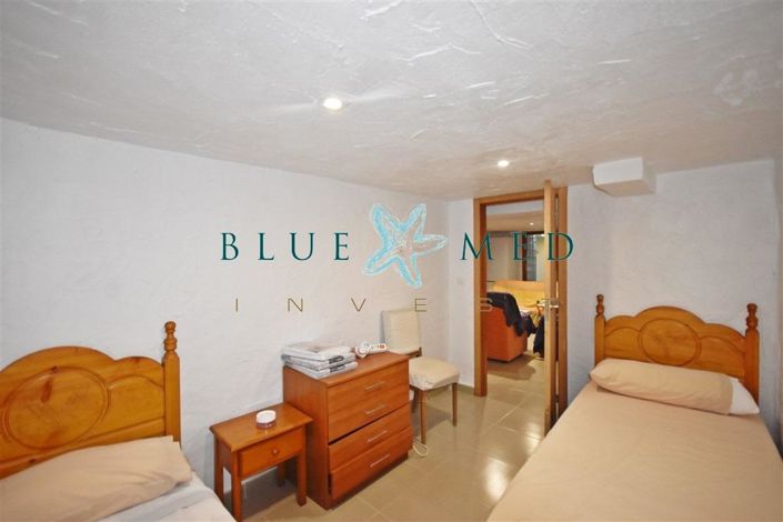 Image No.29-6 Bed Flat for sale