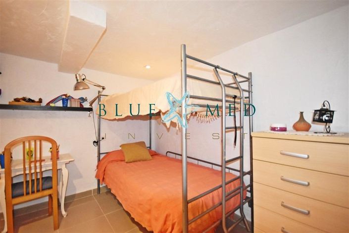 Image No.30-6 Bed Flat for sale