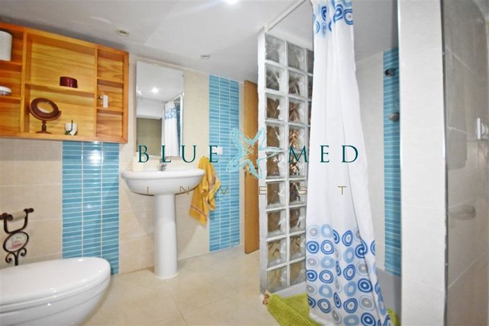 Image No.32-6 Bed Flat for sale