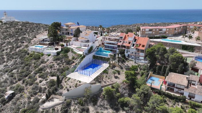 Image No.1-6 Bed Villa for sale