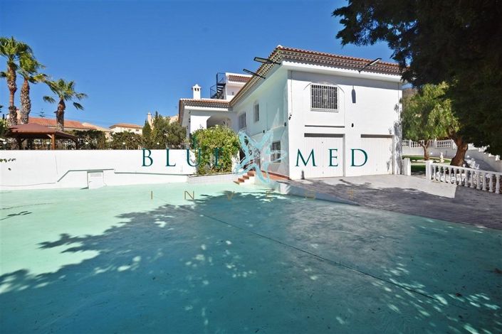 Image No.4-4 Bed Villa for sale