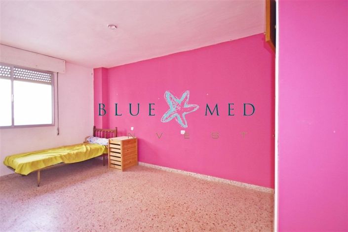 Image No.8-4 Bed Flat for sale