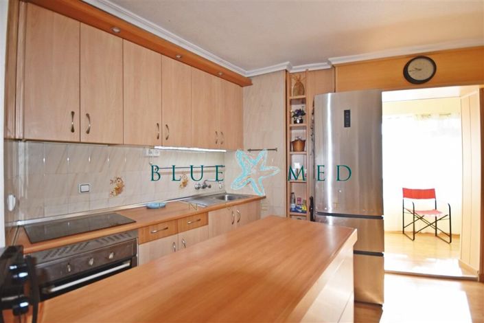 Image No.28-3 Bed Flat for sale