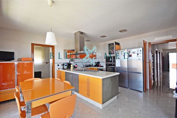 Image No.9-6 Bed Villa for sale