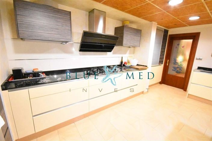 Image No.16-5 Bed Country House for sale