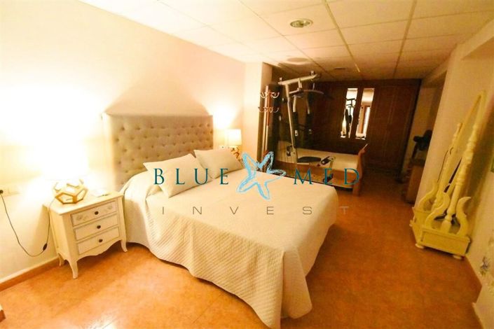 Image No.24-5 Bed Country House for sale