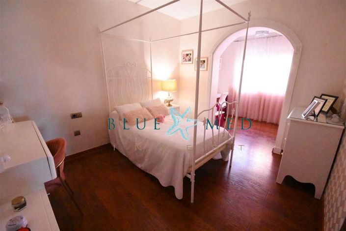 Image No.41-5 Bed Country House for sale