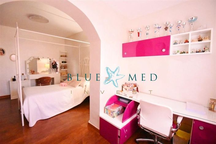 Image No.45-5 Bed Country House for sale