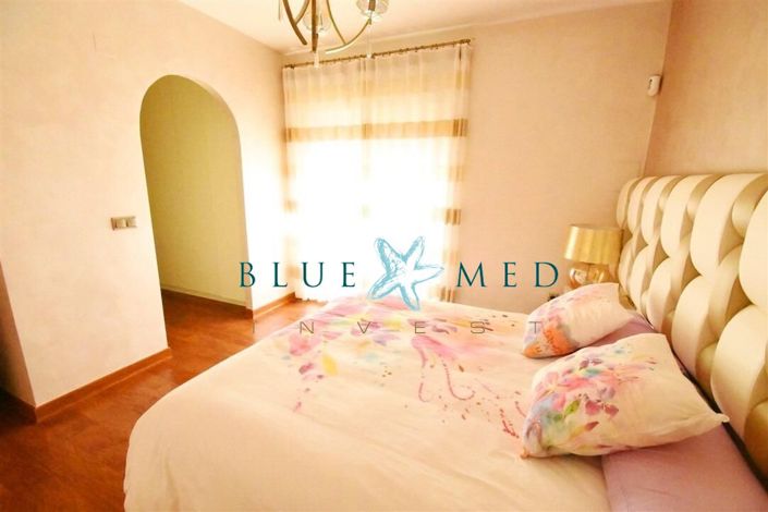 Image No.48-5 Bed Country House for sale