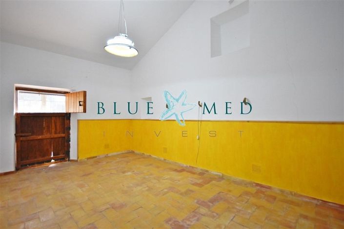 Image No.18-3 Bed Country House for sale