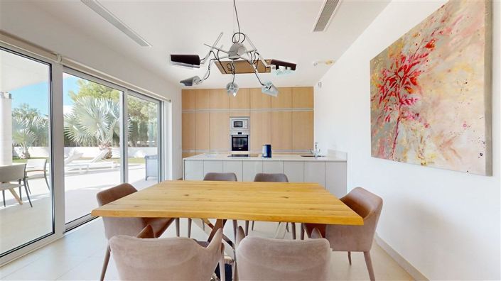 Image No.4-4 Bed Villa for sale