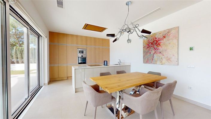 Image No.7-4 Bed Villa for sale