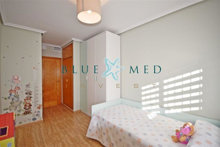 Image No.17-3 Bed House for sale