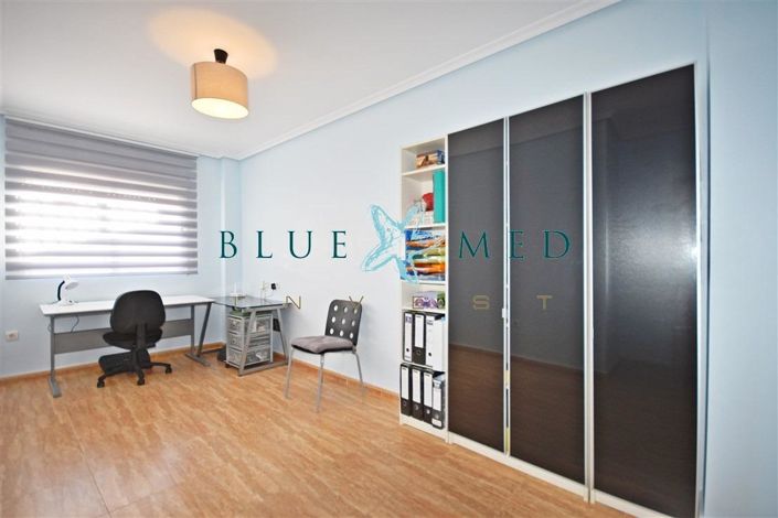 Image No.19-3 Bed House for sale