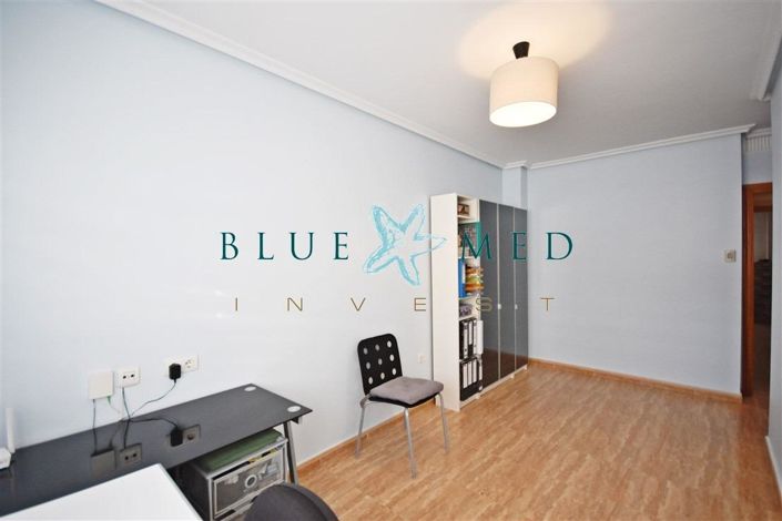 Image No.21-3 Bed House for sale