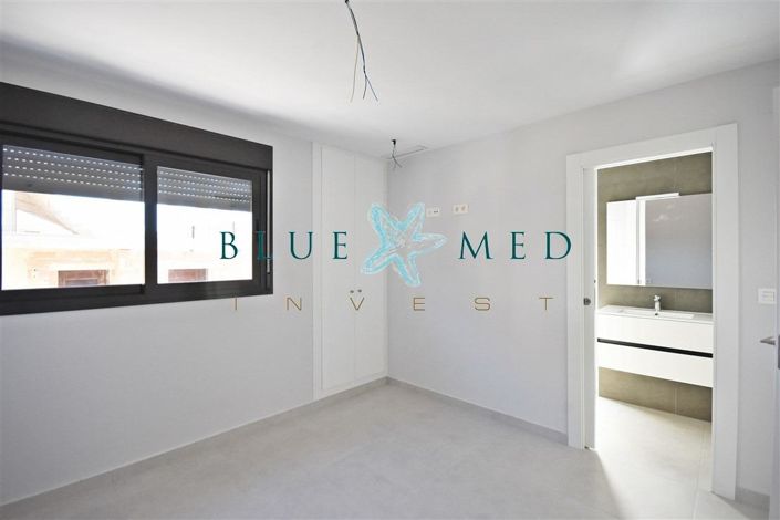 Image No.27-3 Bed Villa for sale