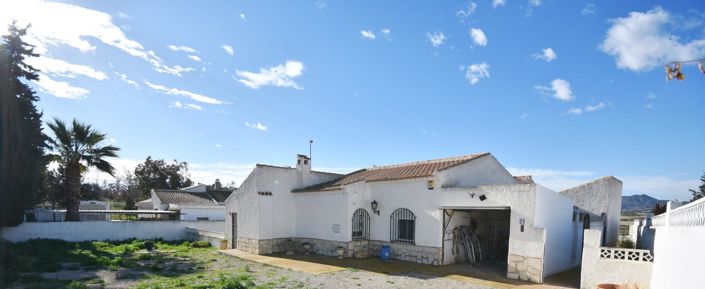 Image No.2-4 Bed Villa for sale