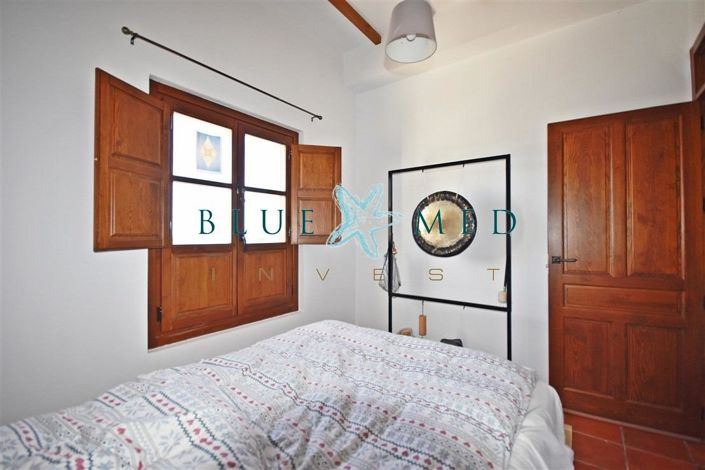 Image No.19-3 Bed Country House for sale