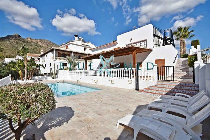 Image No.1-4 Bed Villa for sale