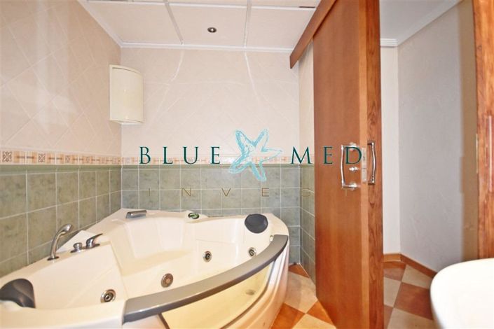 Image No.20-3 Bed Flat for sale