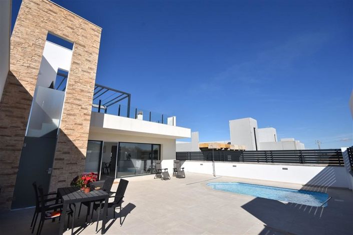 Image No.1-3 Bed House for sale