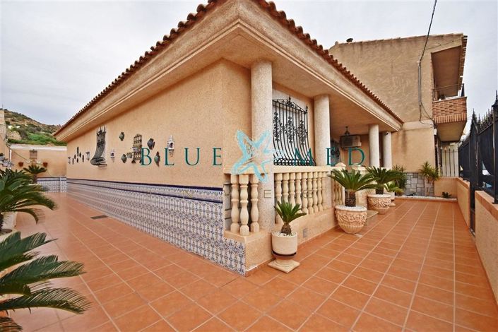Image No.1-3 Bed House for sale