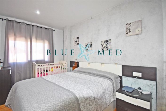 Image No.10-3 Bed Flat for sale