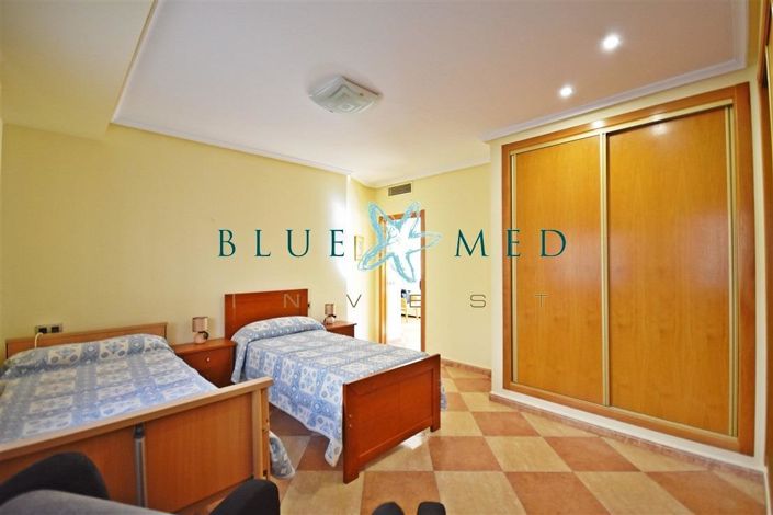 Image No.21-3 Bed Flat for sale