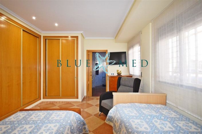 Image No.22-3 Bed Flat for sale