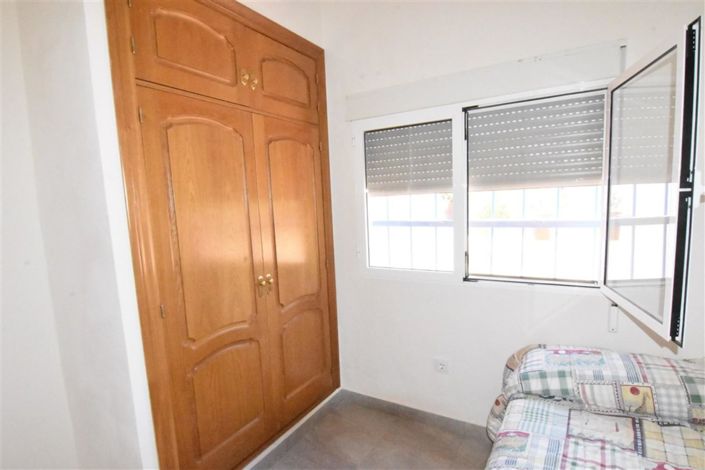 Image No.19-3 Bed Country House for sale