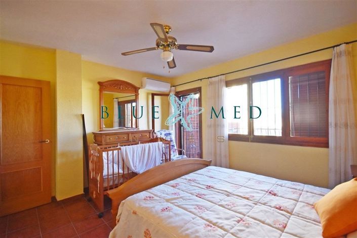 Image No.16-3 Bed Property for sale