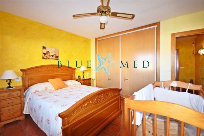 Image No.17-3 Bed Property for sale